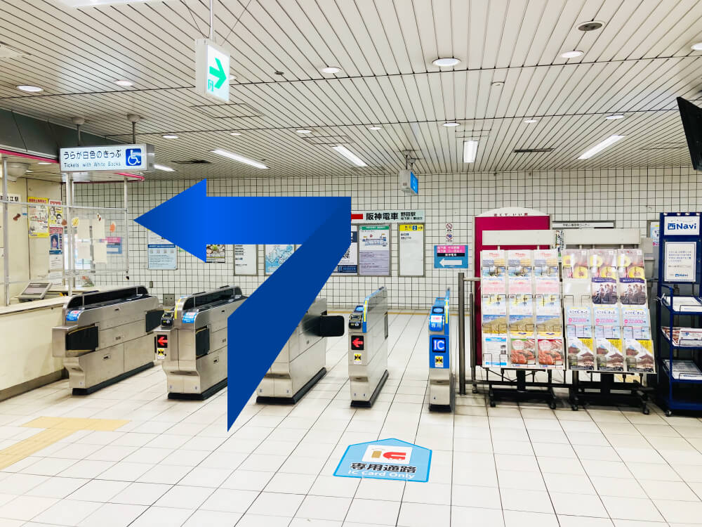 JR東西線『海老江』駅の改札は一つです。改札を出て左方向へ進みます。